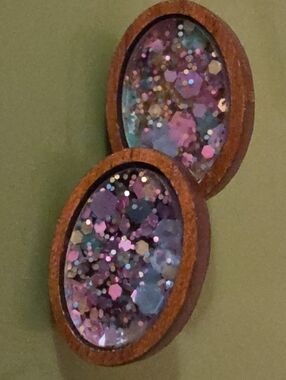 Jamielizabeth Wooden Oval Glitter Earrings - Purple Multi